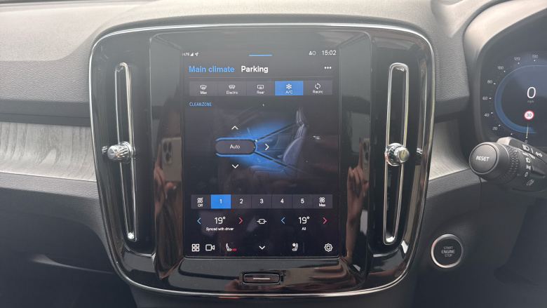 Volvo XC40 2.0 B3P Ultra Dark 5dr Auto Petrol Estate